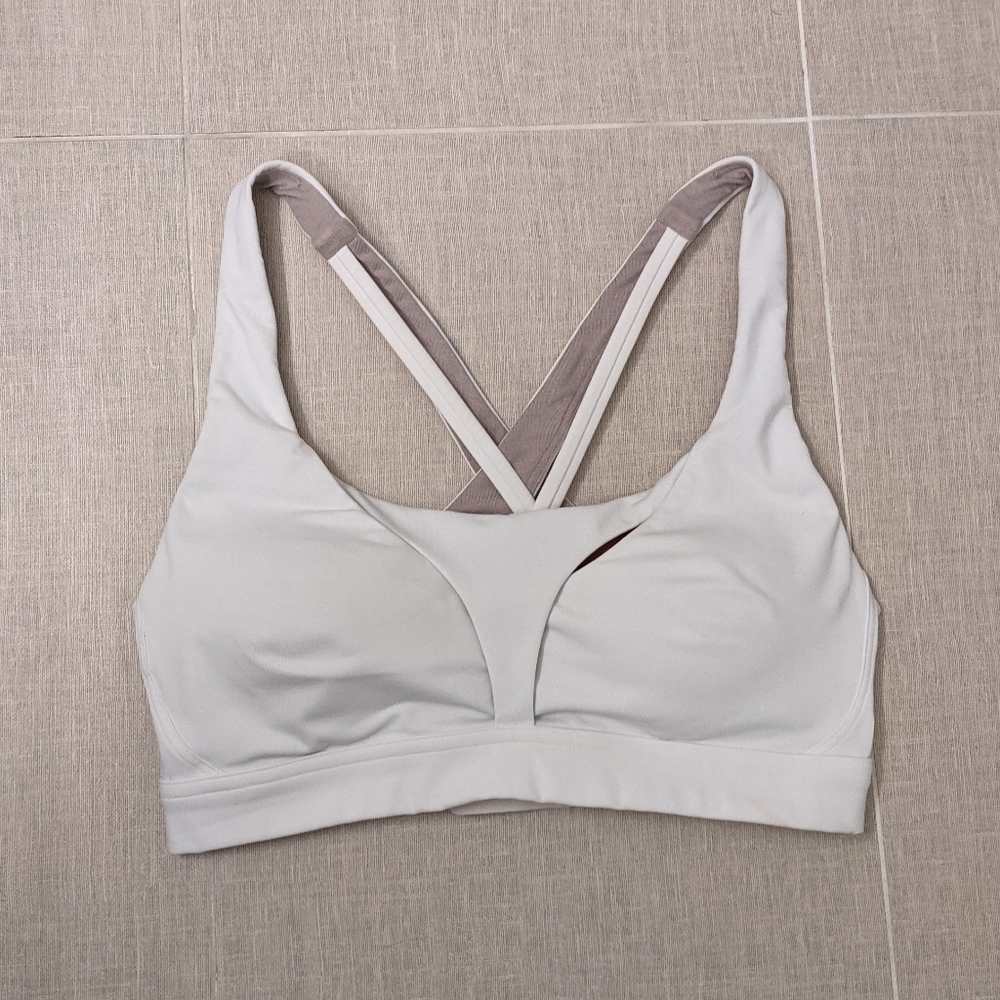 ♥️ lululemon 🍋 Stash-it-All Bra - White, Size 6
